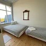 アパート Skaerven Beachfront And *