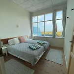 アパート Skaerven Beachfront And *