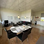 Skaerven Beachfront And Апартаменты *