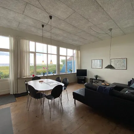 Skaerven Beachfront And شقة *