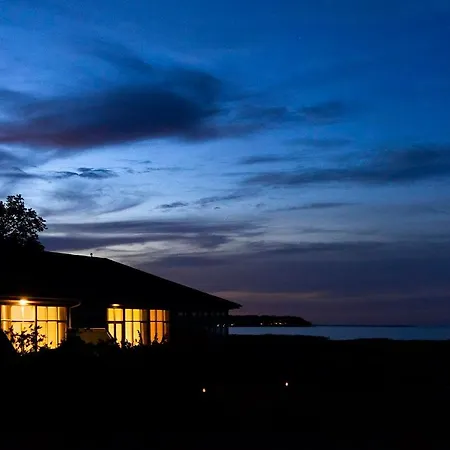 Lägenhet Skaerven Beachfront And *