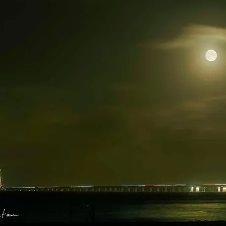 Skaerven Beachfront And Lägenhet *