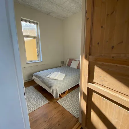 Skaerven Beachfront And Lägenhet