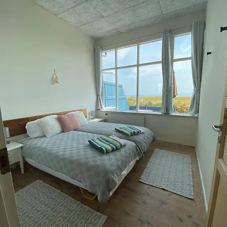 Lägenhet Skaerven Beachfront And *