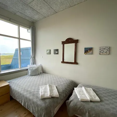 Skaerven Beachfront And Apartment