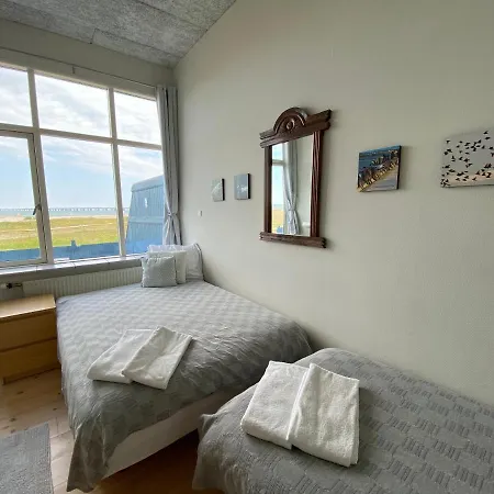 Skaerven Beachfront And Lägenhet *