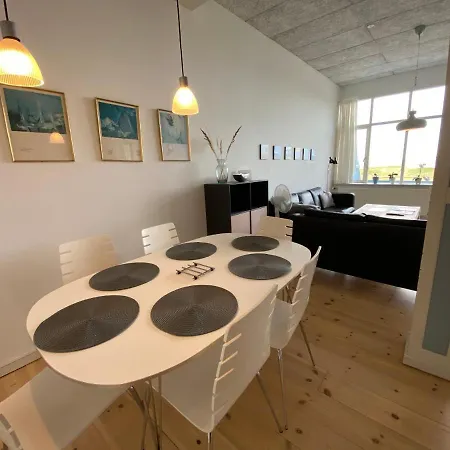 Skaerven Beachfront And Lägenhet *