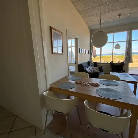 Skaerven Beachfront *