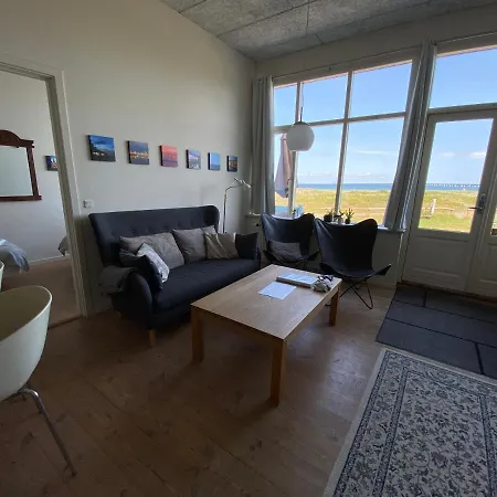 Skaerven Beachfront And Lägenhet