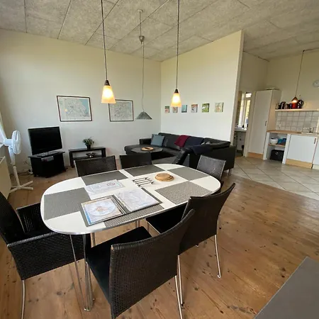 Skaerven Beachfront And Appartement
