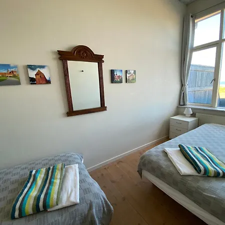 Skaerven Beachfront And *