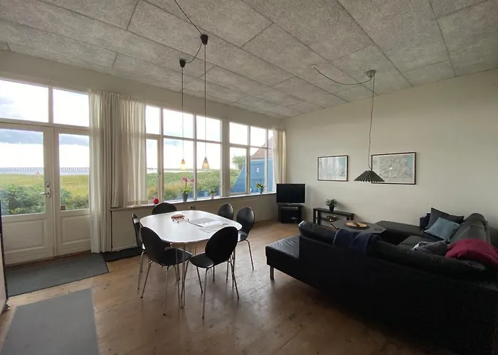 Skaerven Beachfront And Apartman *