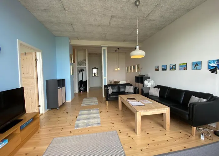 شقة Skaerven Beachfront And