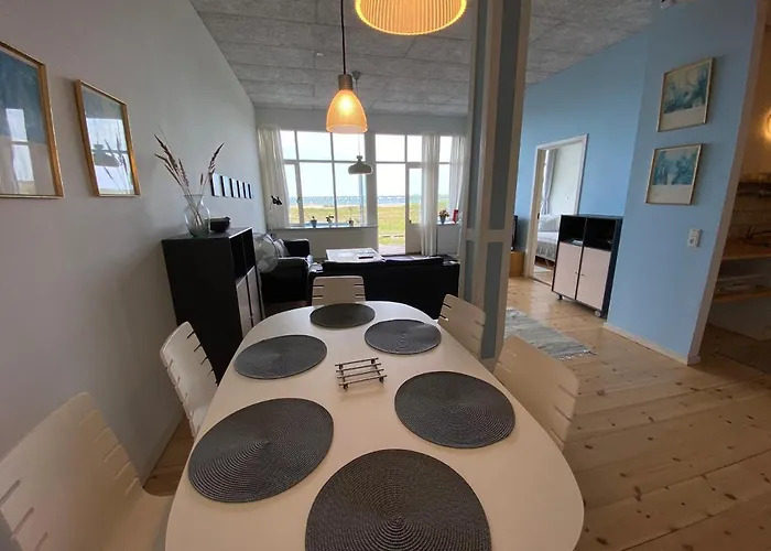 Skaerven Beachfront And Apartman