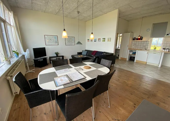 Skaerven Beachfront And Apartman