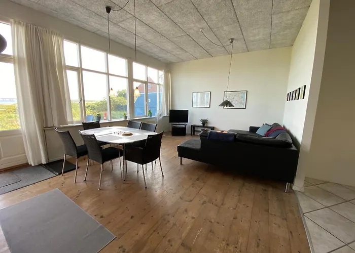 Skaerven Beachfront And *