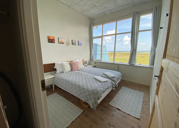 Skaerven Beachfront And Apartman