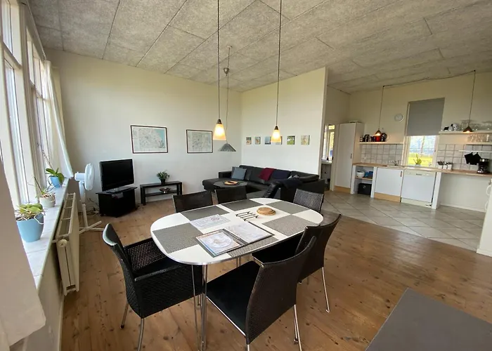 Skaerven Beachfront And Apartman *